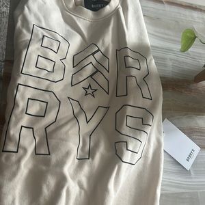 Barry’s Bootcamp Crème Crewneck. Unisex. Size small